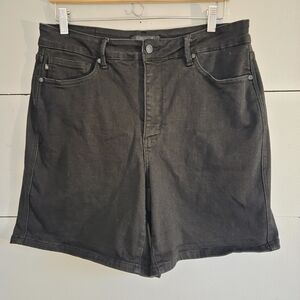 Judy Blue Women's Black Denim Bermuda Shorts Plus Size 1XL JB150237